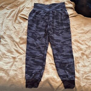 Athleta Black & Gray Camouflage Joggers